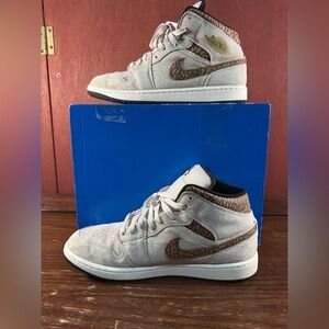 Nike Air Jordan 1 Mid SE Brown Elephant Light Orewood DZ4129-102 Men's Size 10.5